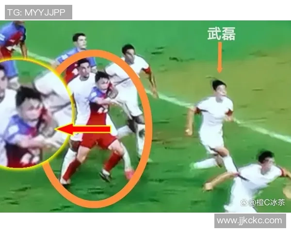 足球摔奖杯事件引发热议球迷与专家对运动员行为展开激烈讨论